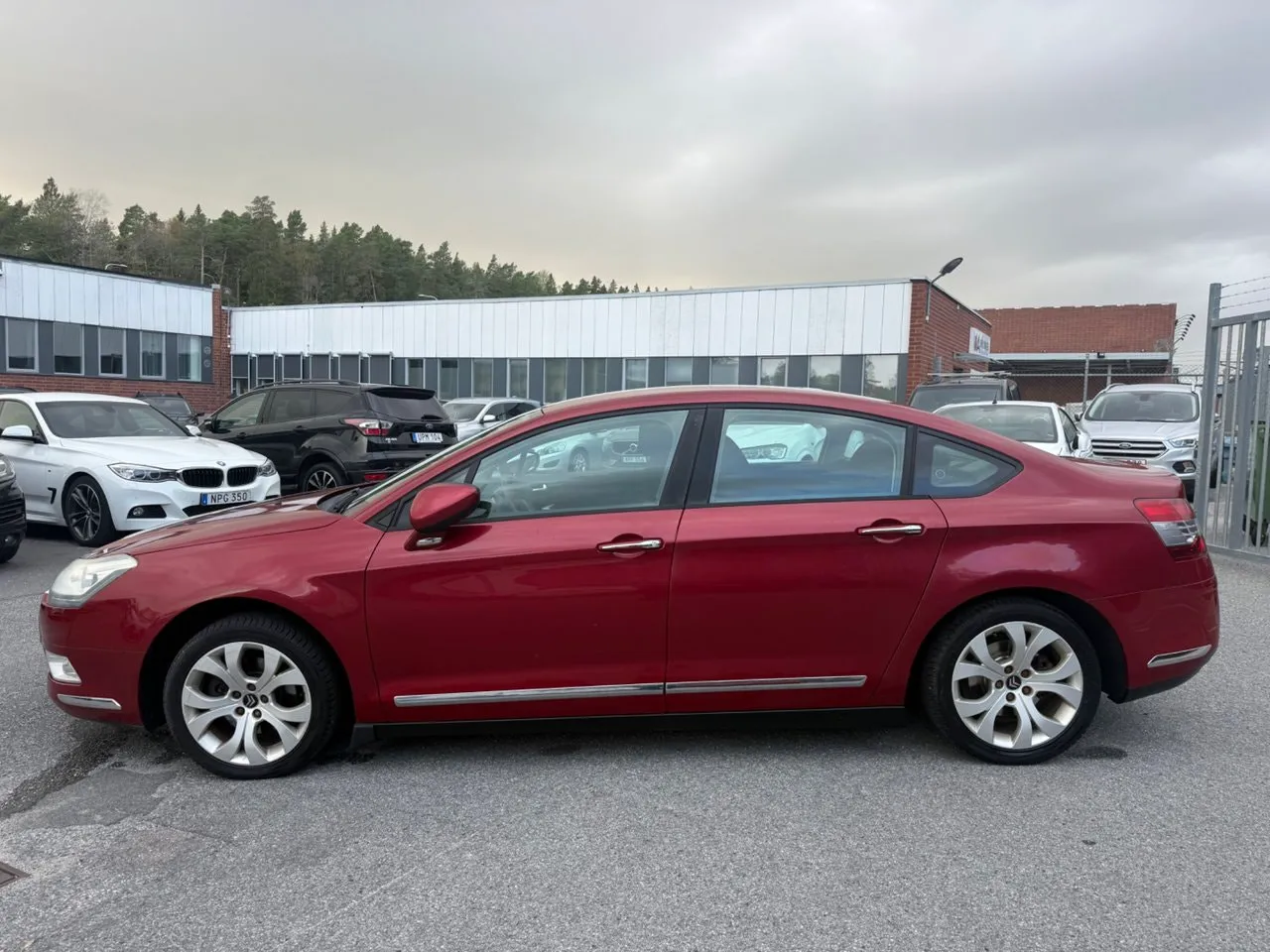Vehicle image 3