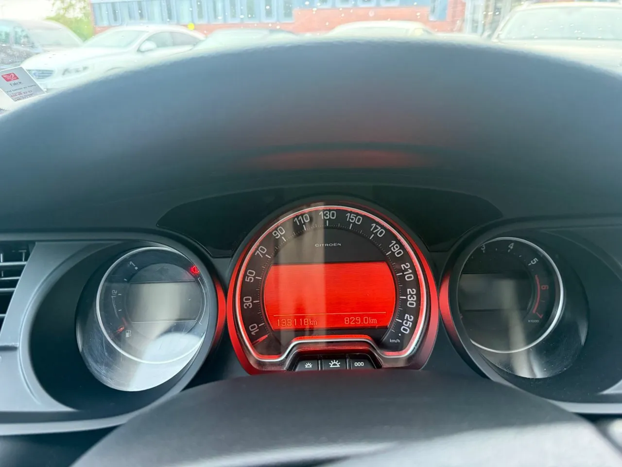 Vehicle image 18