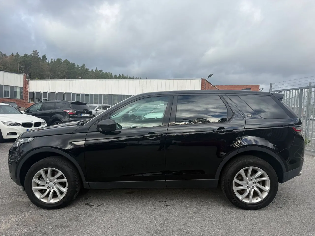 Vehicle image 3