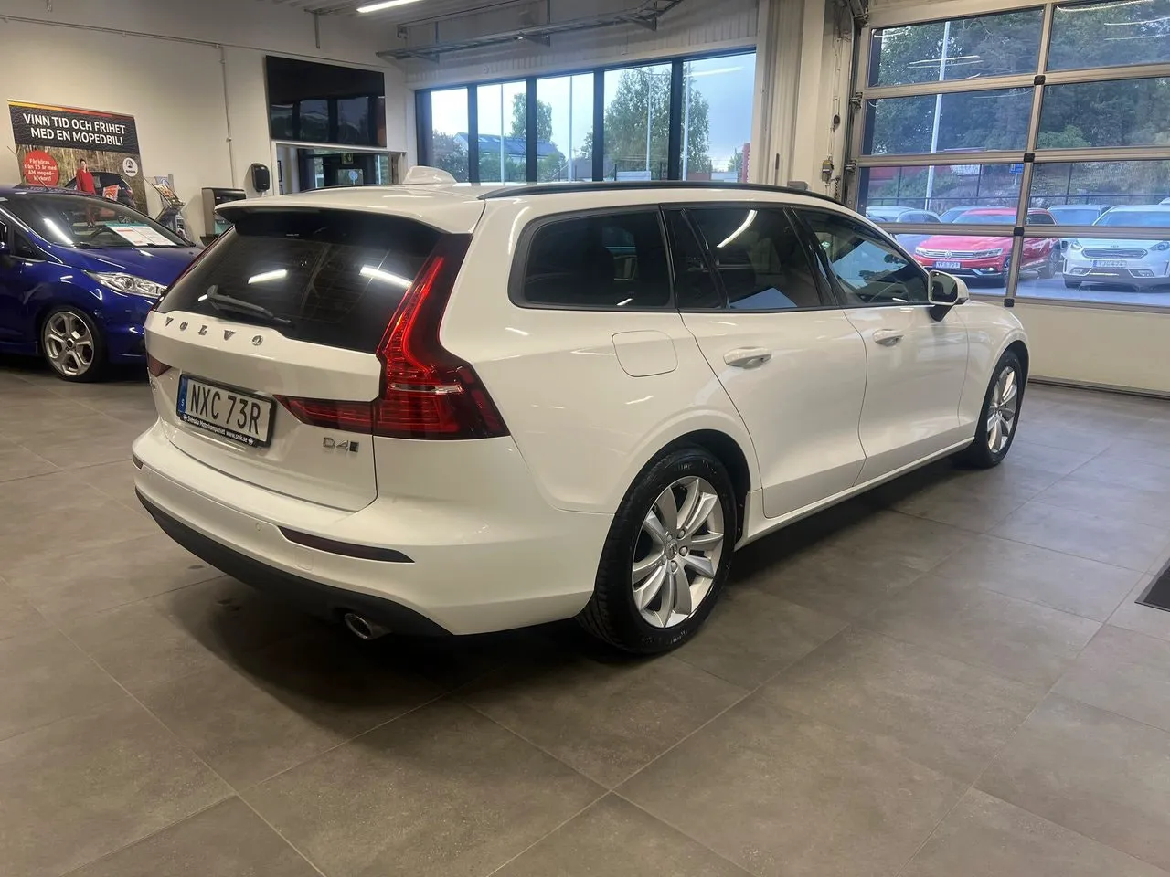 Vehicle image 7