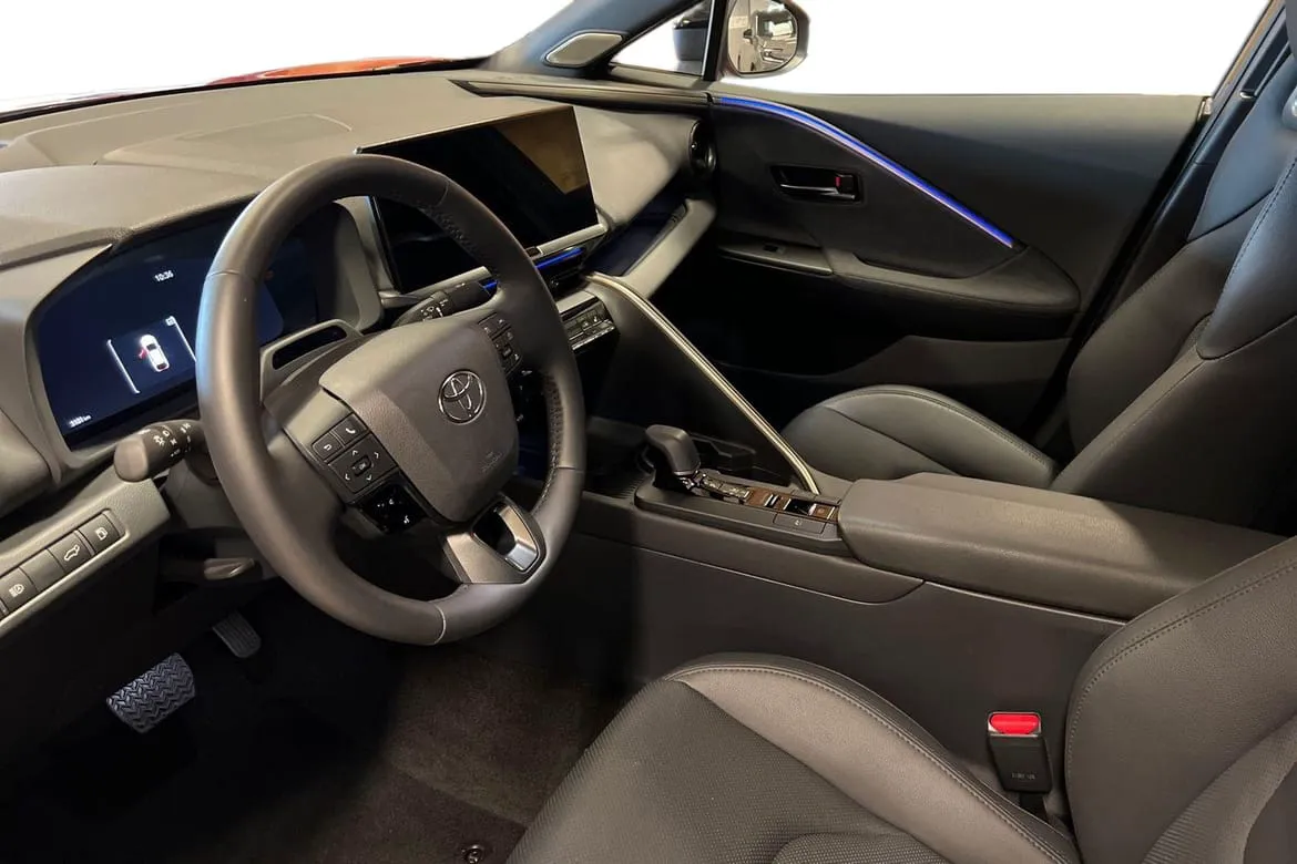 Vehicle image 13