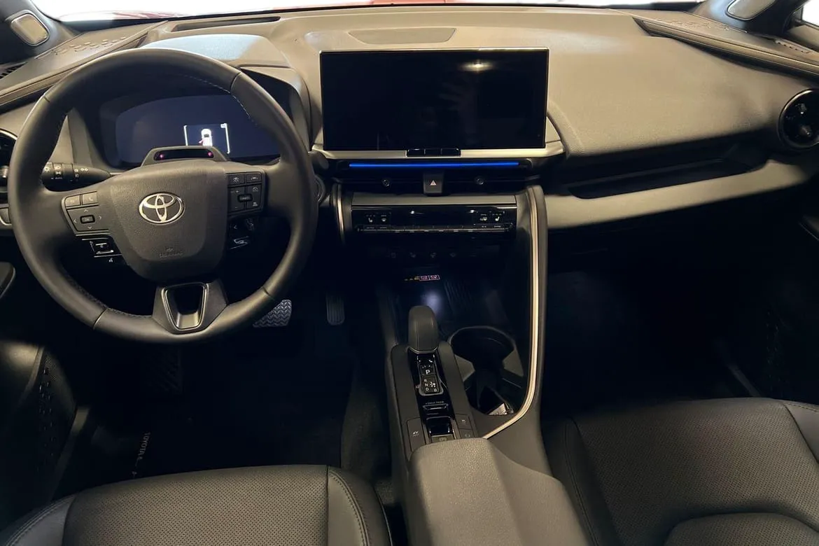 Vehicle image 9