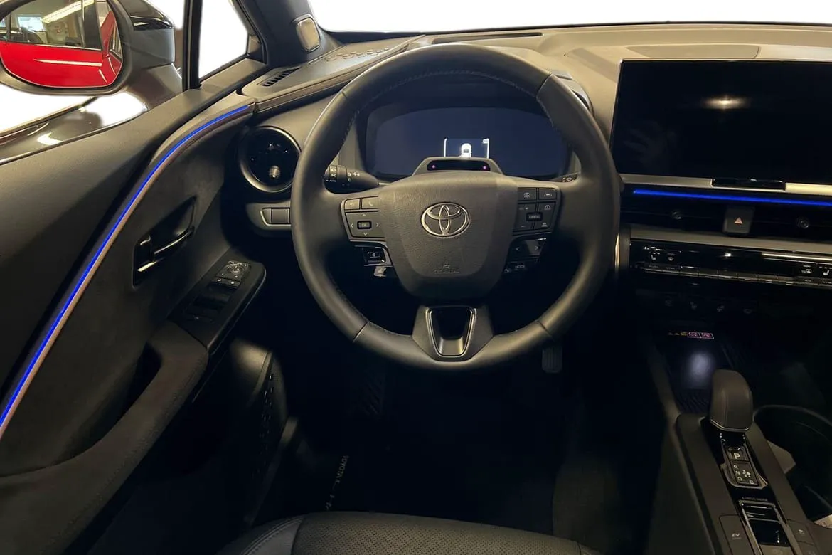 Vehicle image 10