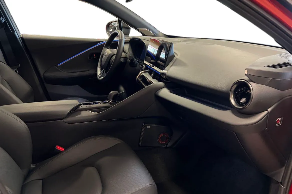 Vehicle image 6