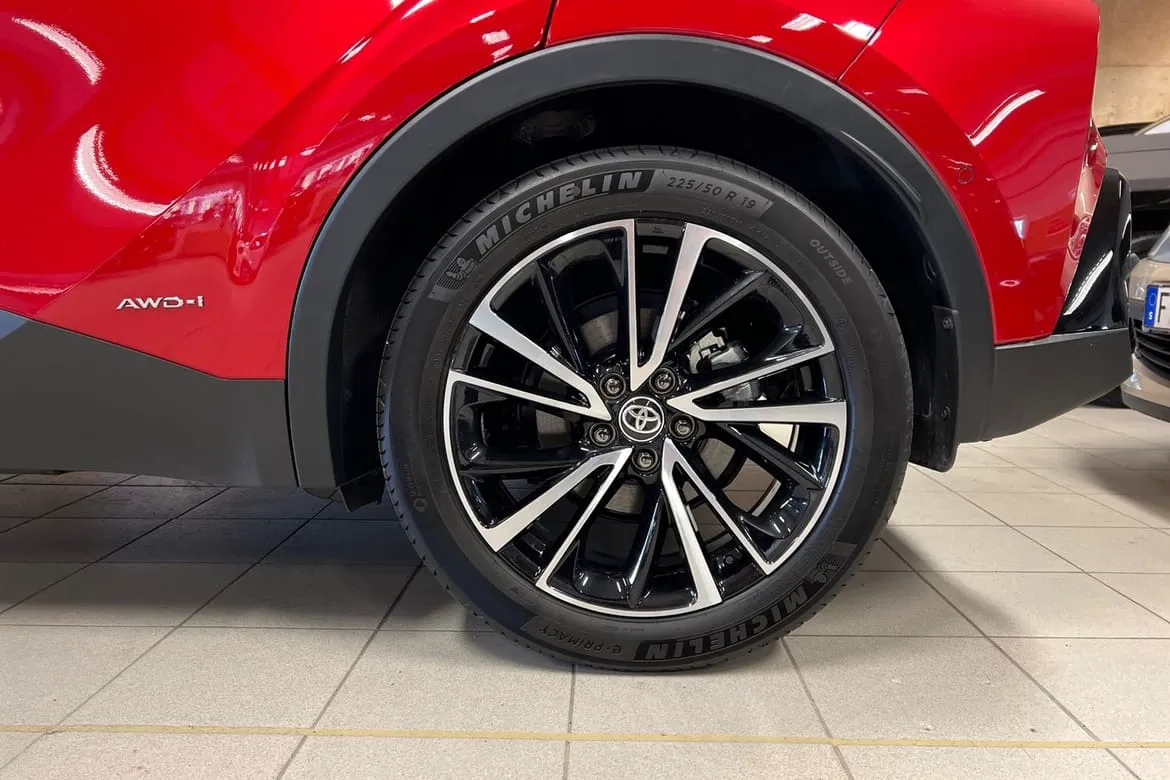 Vehicle image 16