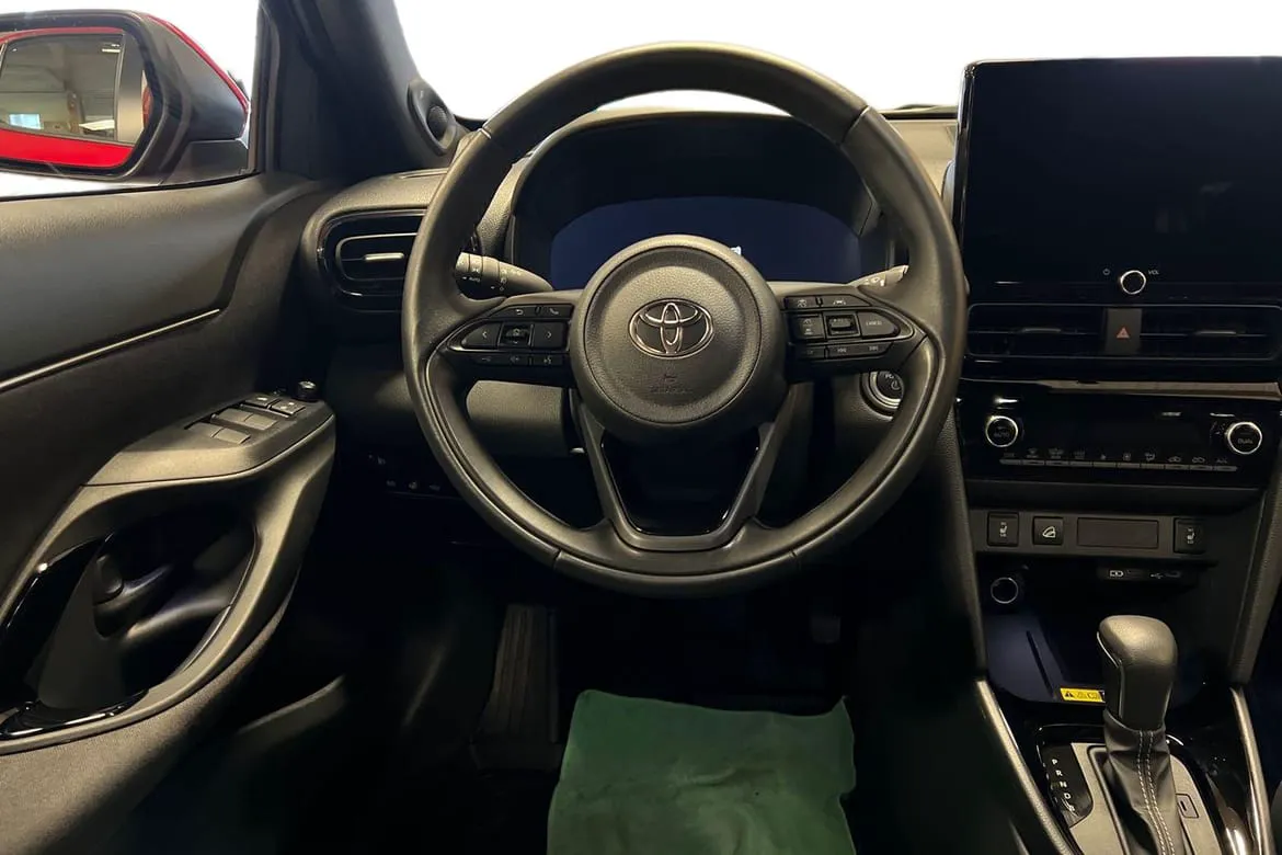 Vehicle image 10