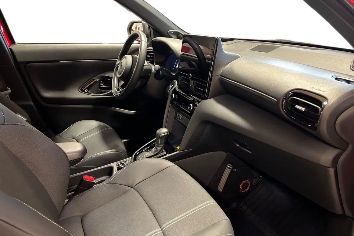 Vehicle image 6