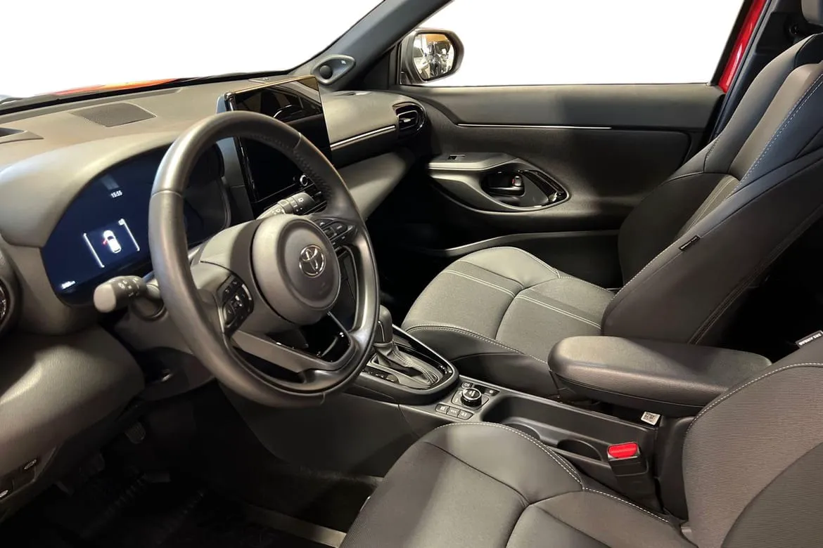 Vehicle image 13
