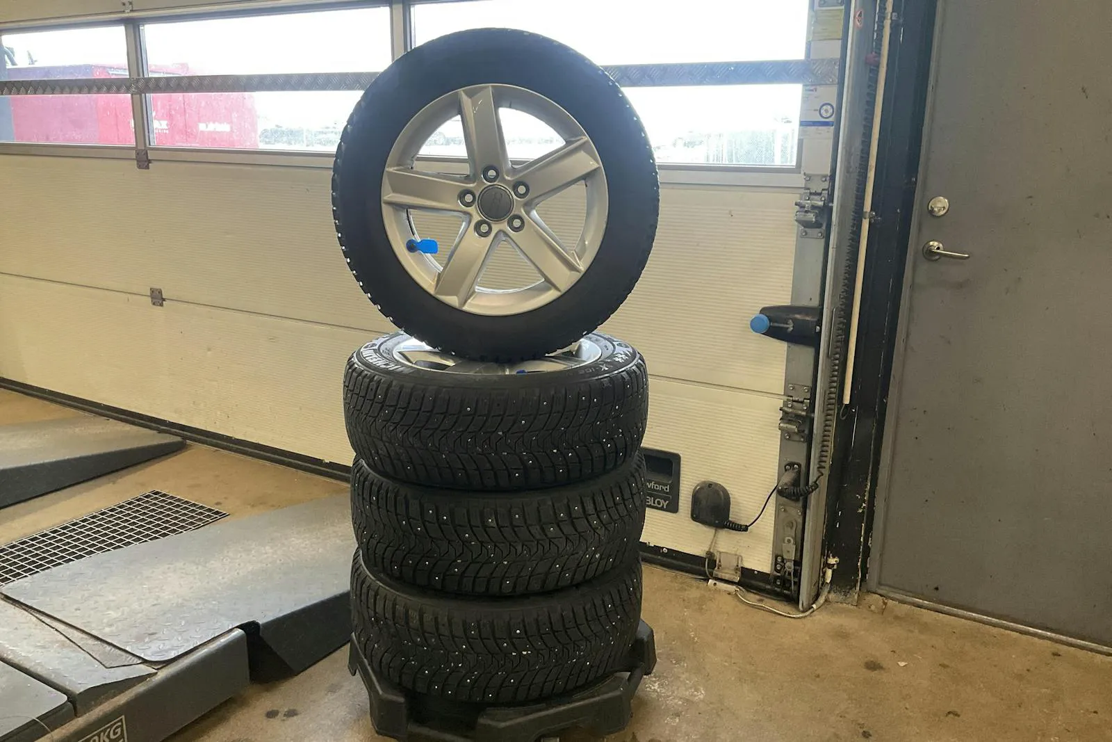 Vehicle image 15