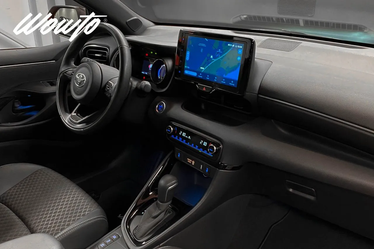 Vehicle image 11