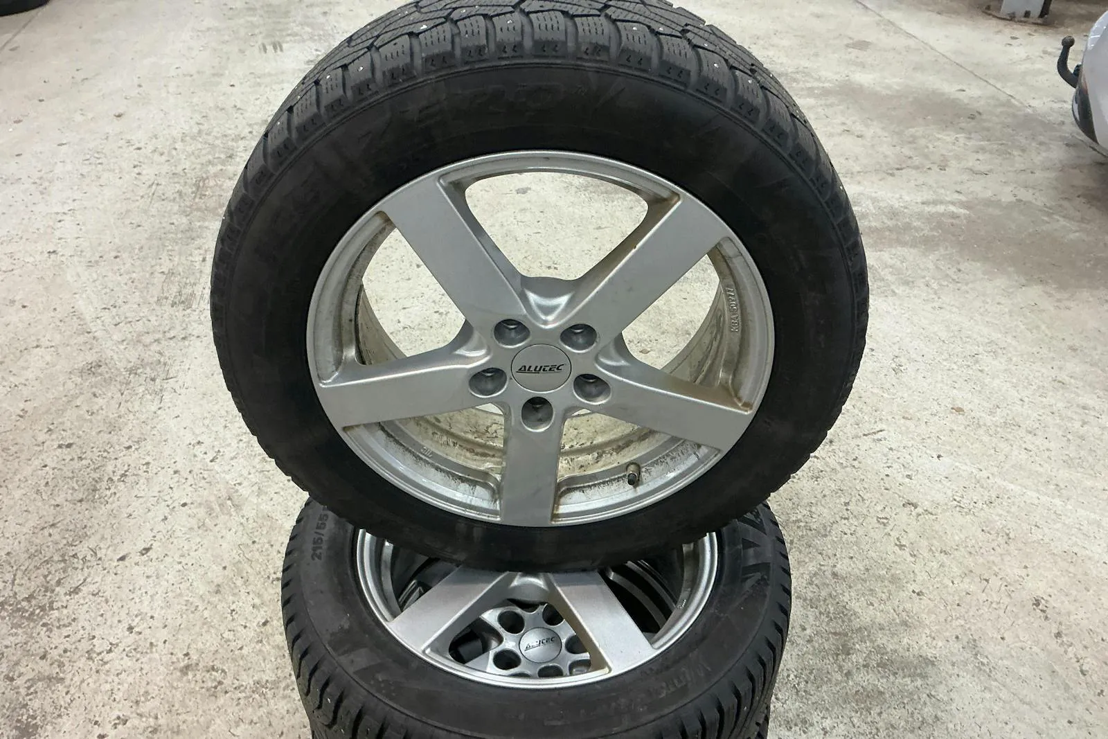 Vehicle image 16