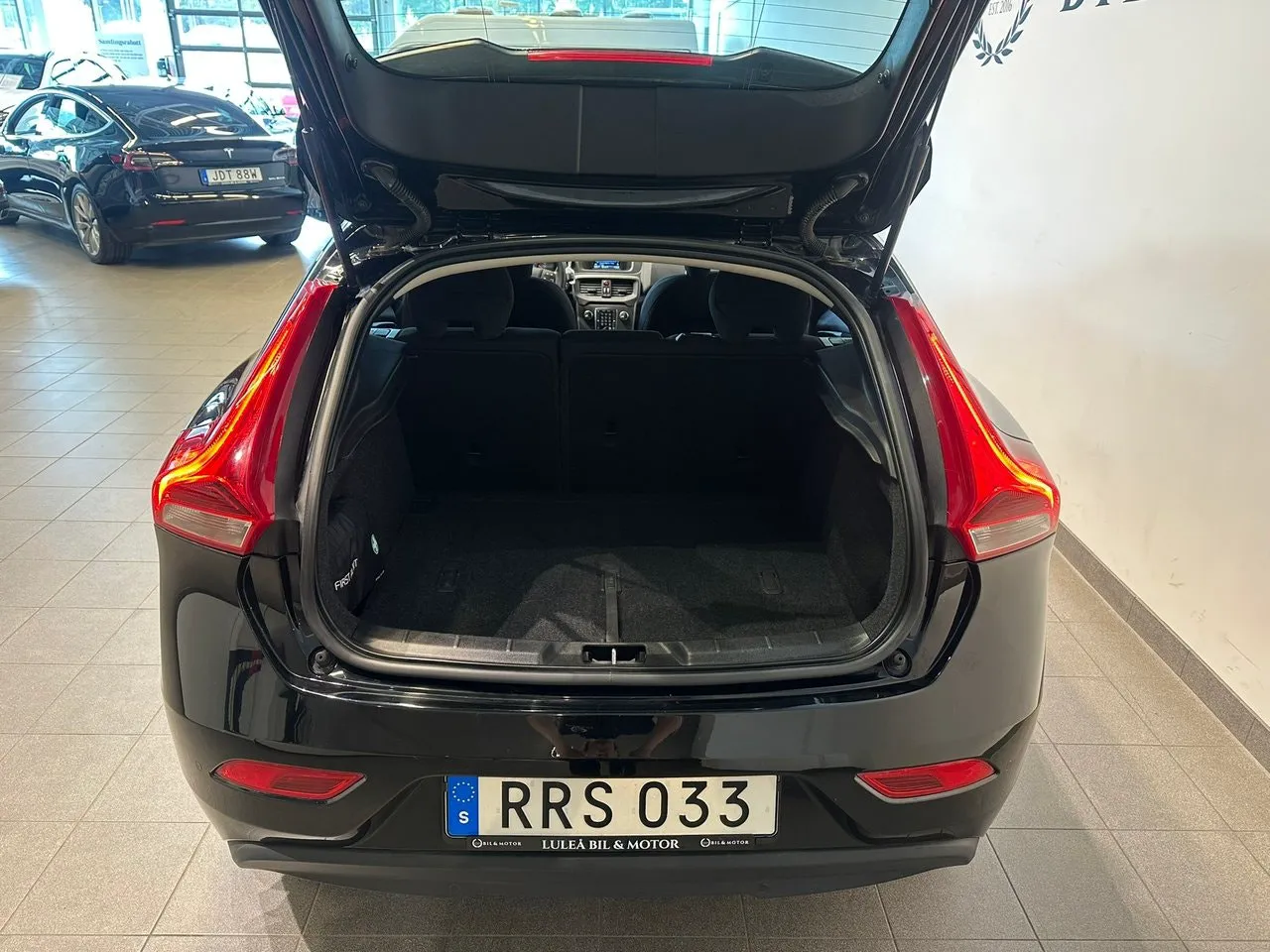 Vehicle image 8