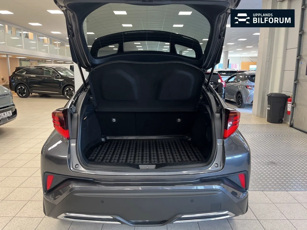 Vehicle image 12