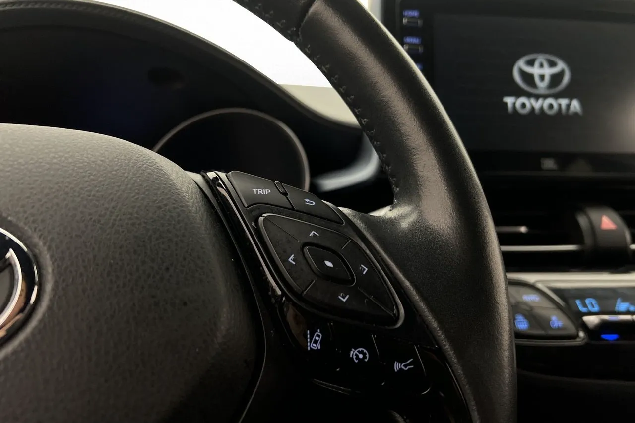 Vehicle image 14