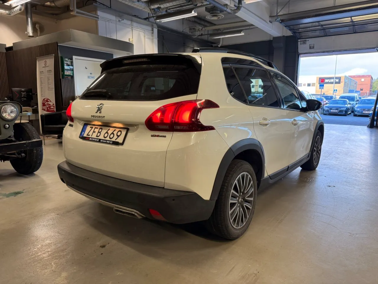 Vehicle image 4