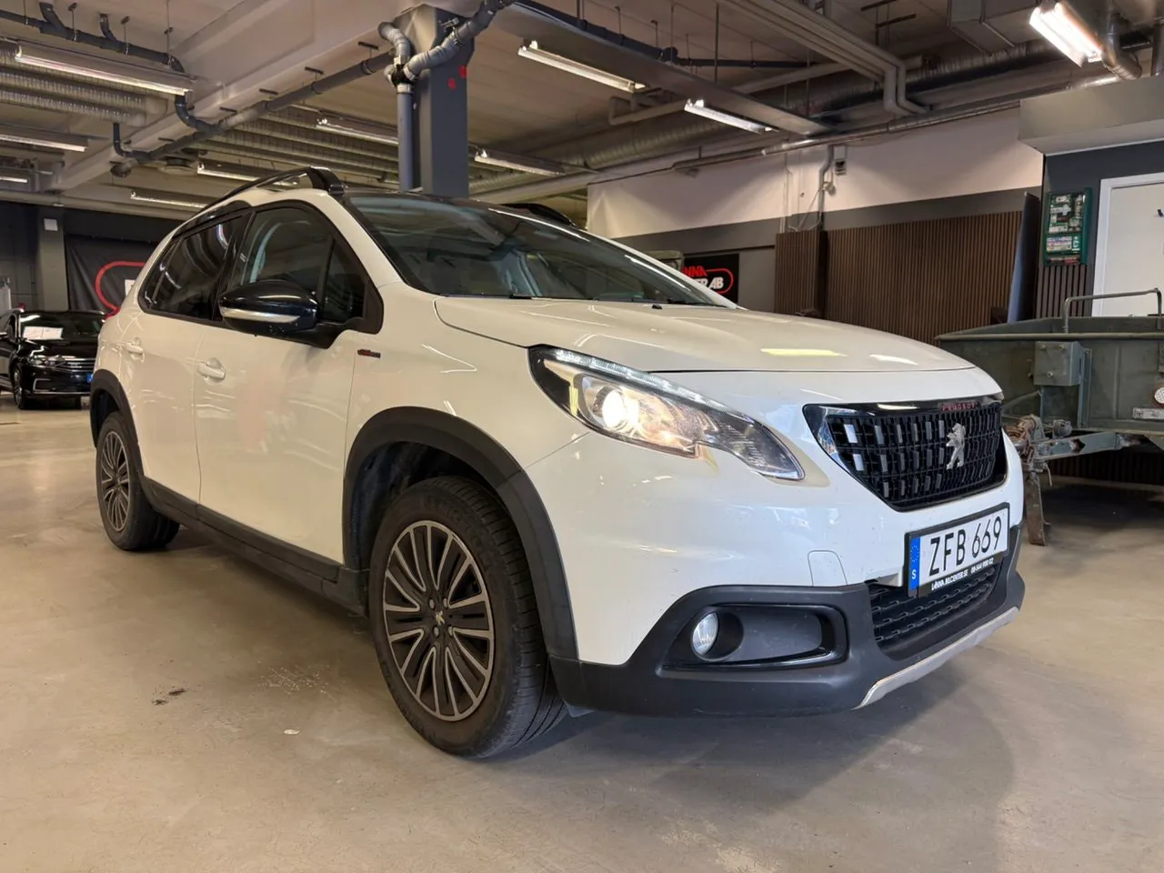 Vehicle image 5
