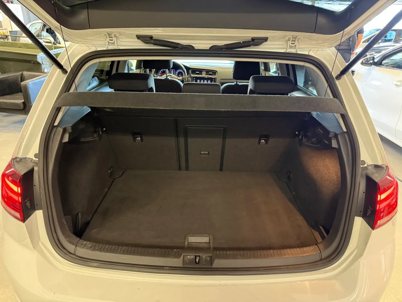 Vehicle image 16