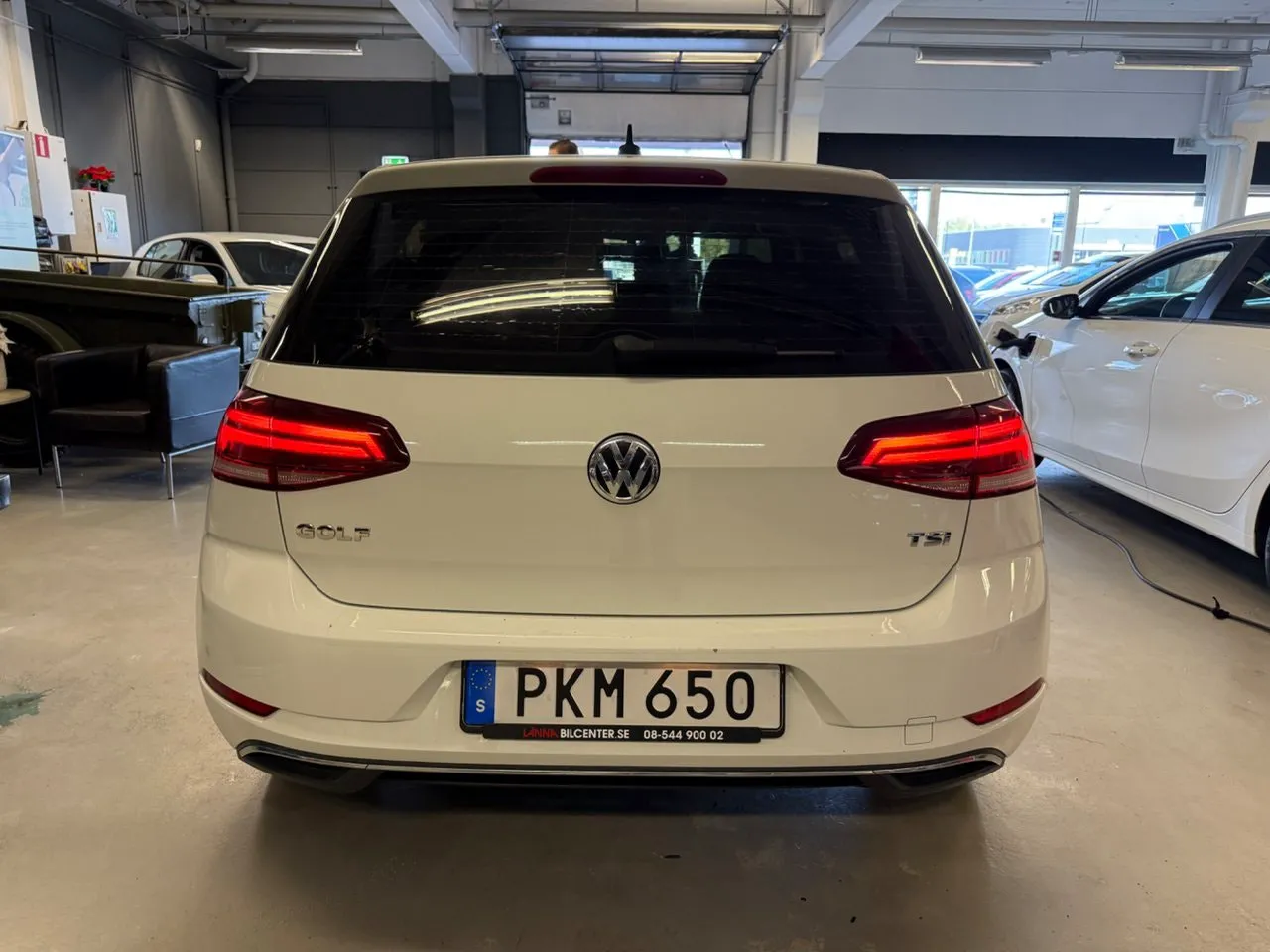 Vehicle image 6