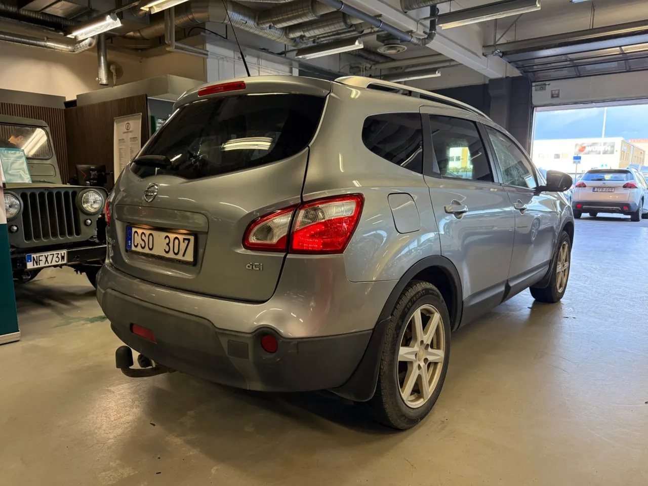 Vehicle image 5