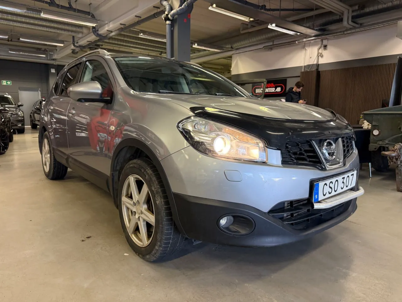Vehicle image 6