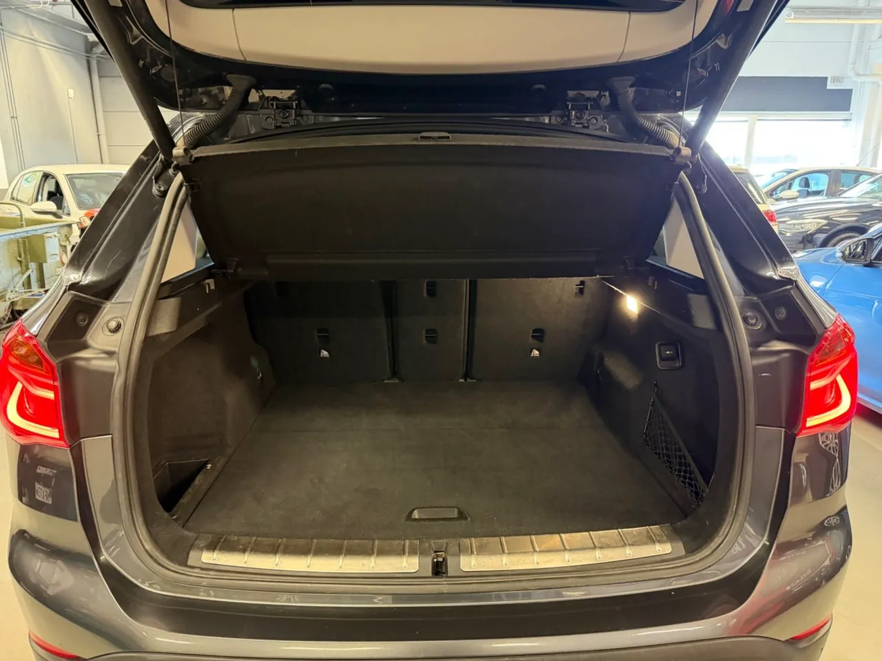 Vehicle image 33