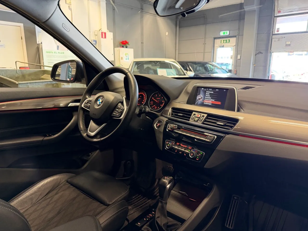 Vehicle image 28