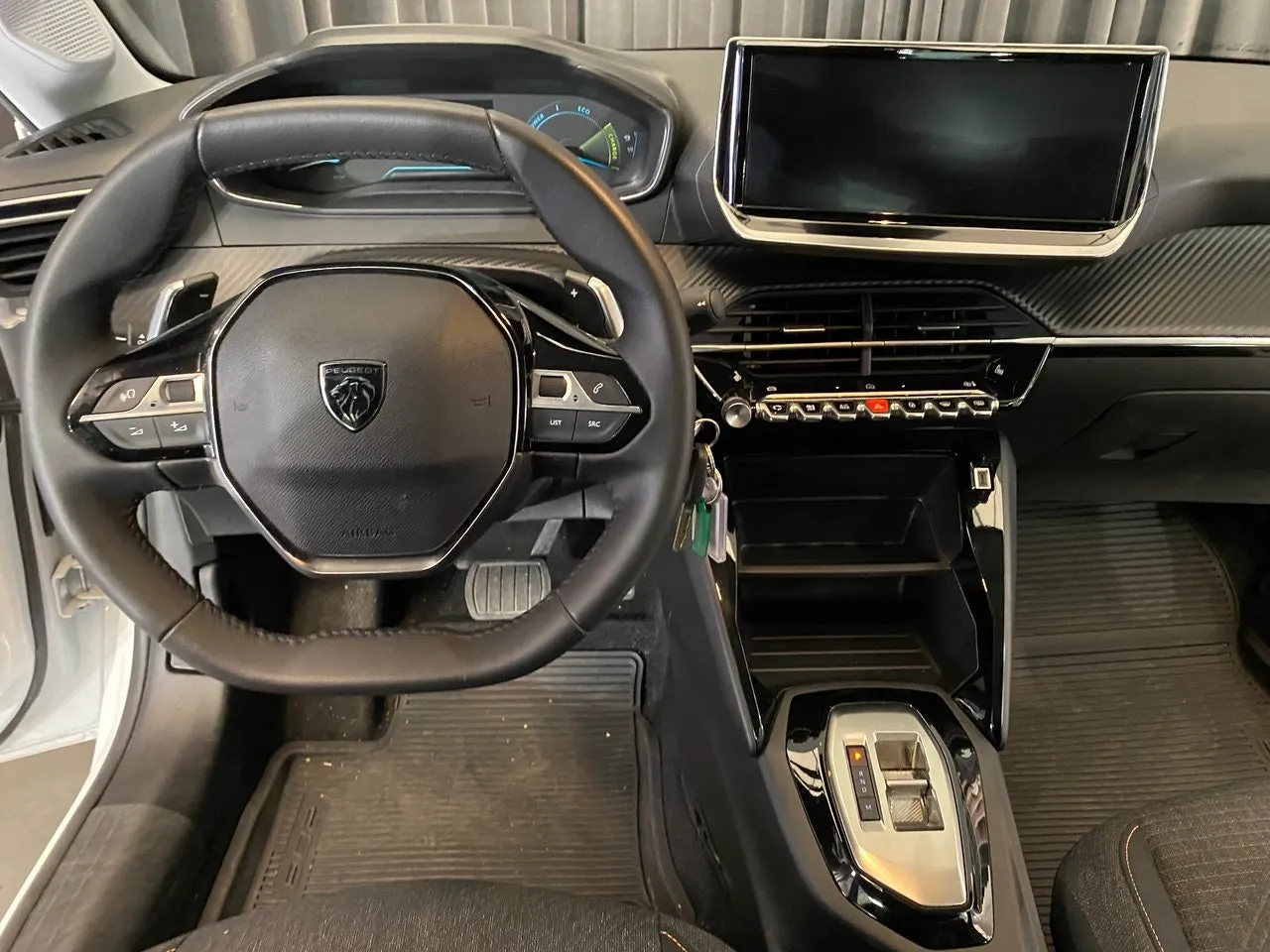 Vehicle image 28