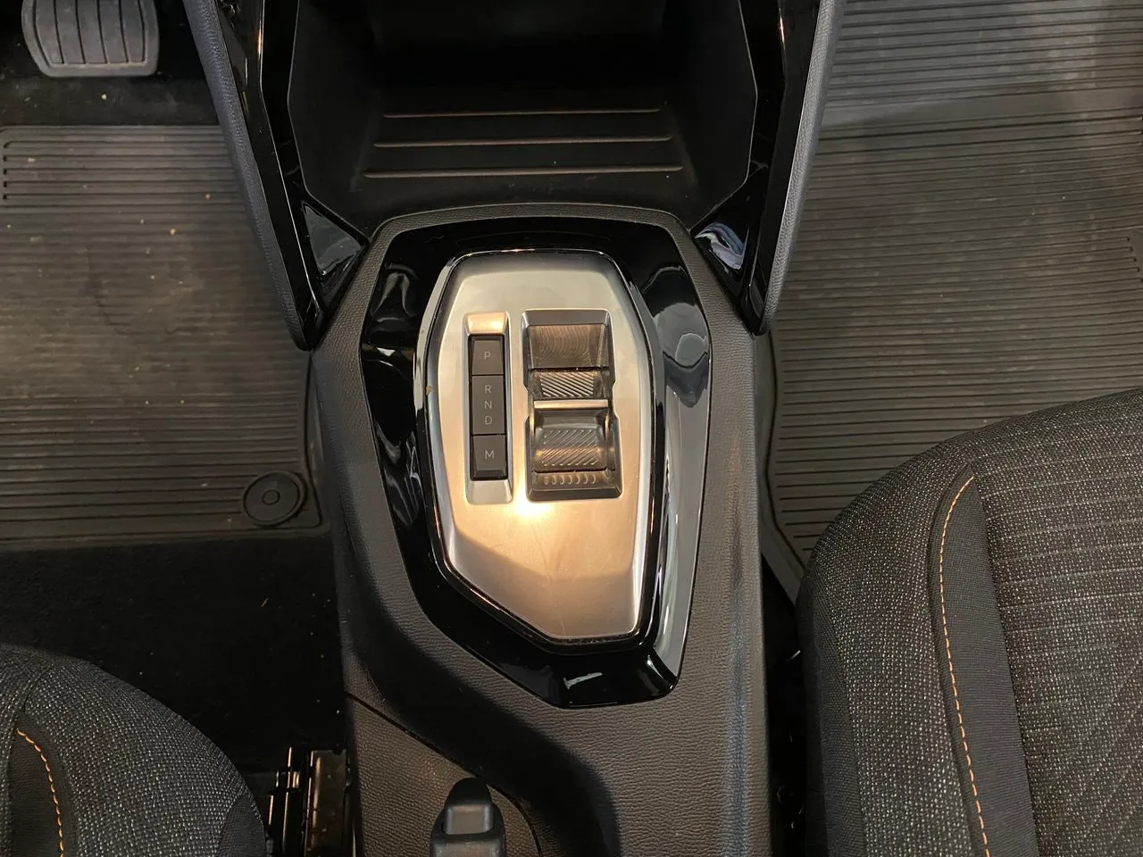 Vehicle image 34
