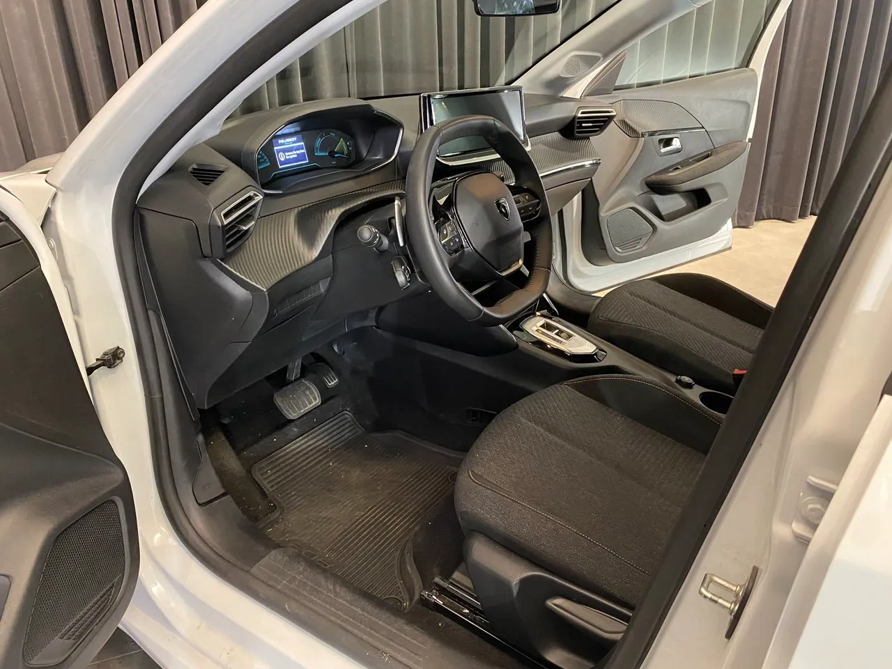 Vehicle image 20