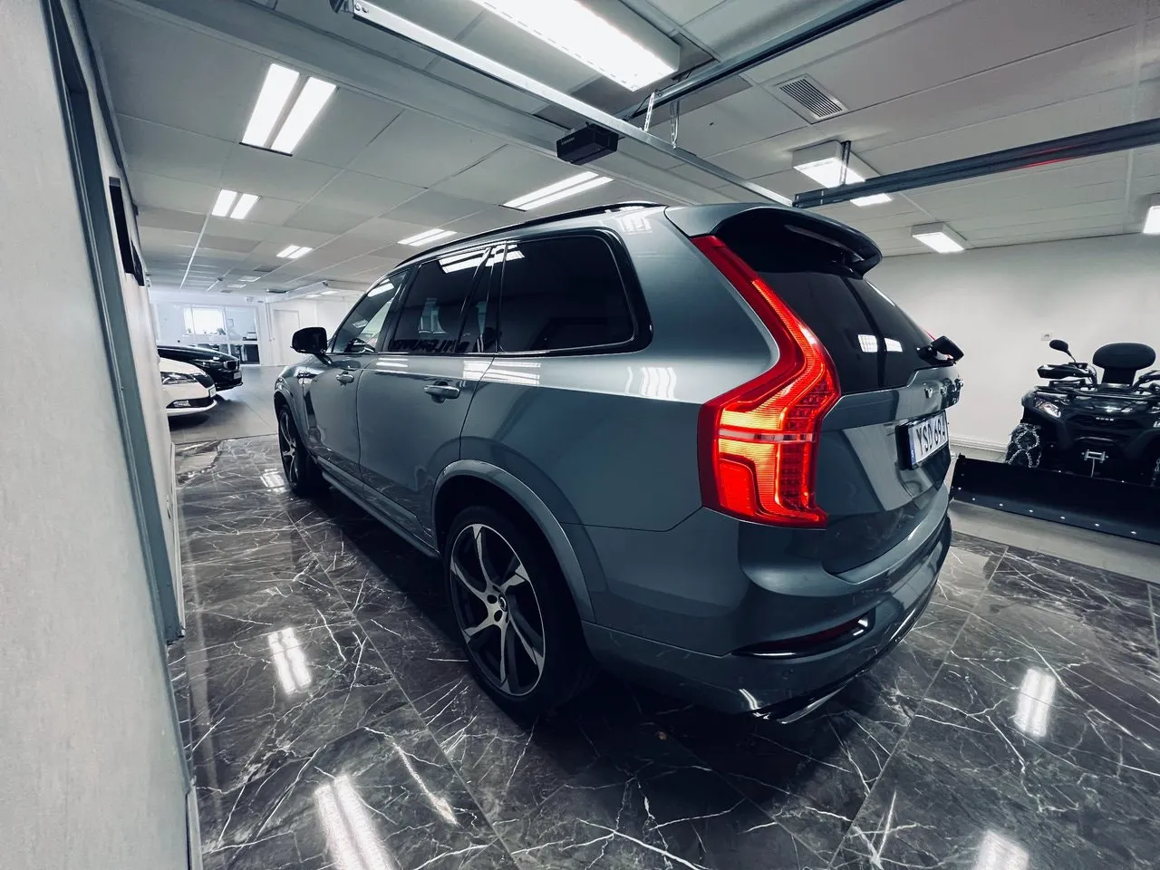 Vehicle image 6