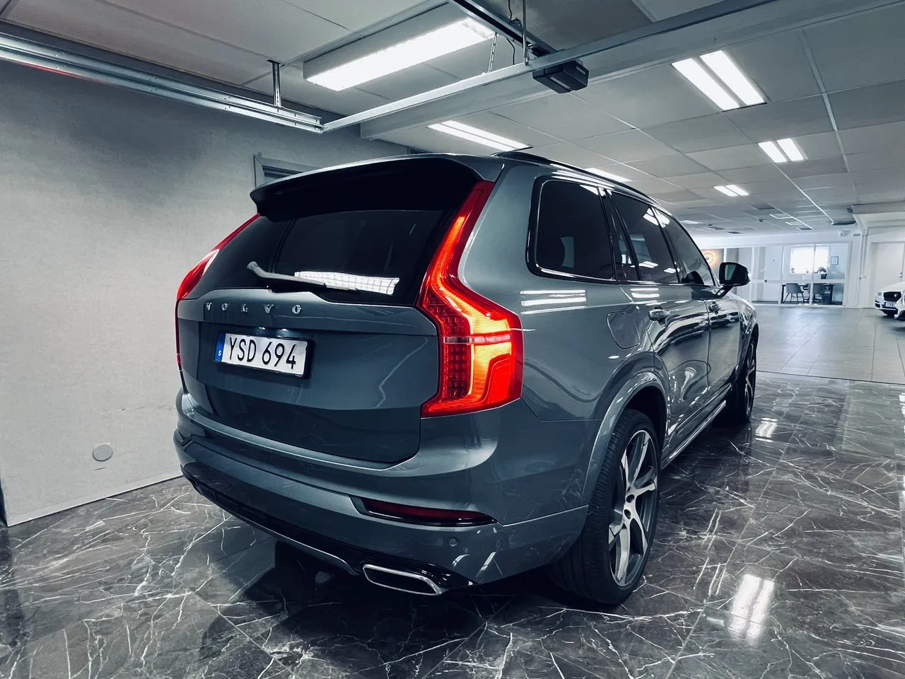 Vehicle image 4