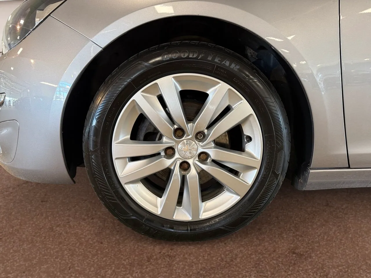 Vehicle image 6