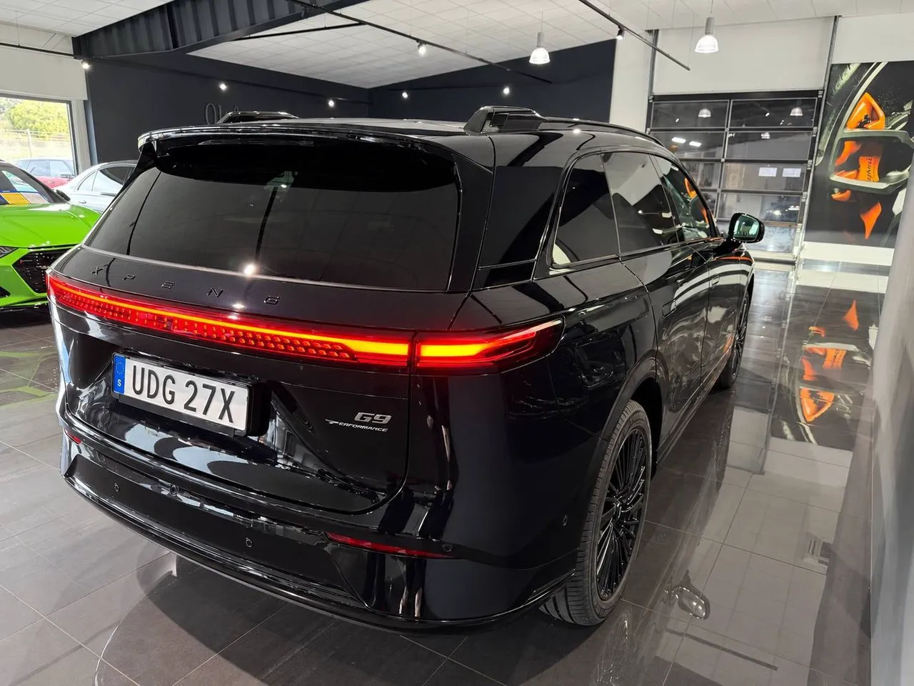 Vehicle image 5