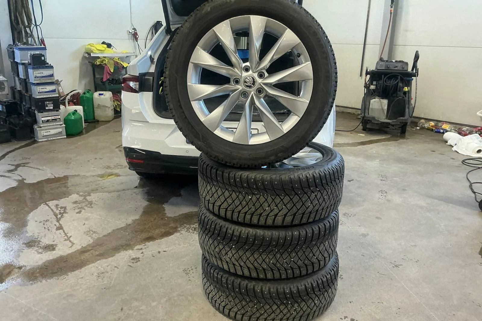 Vehicle image 18