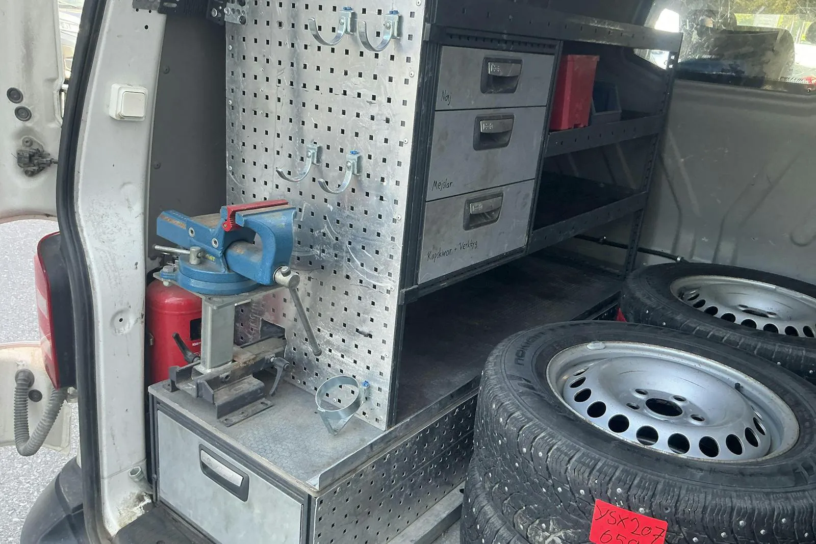 Vehicle image 13