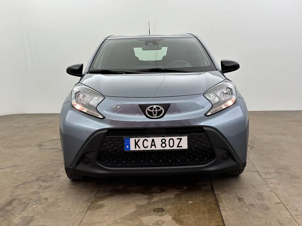 Vehicle image 8