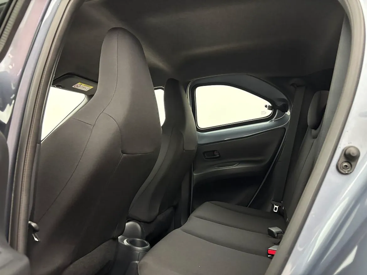 Vehicle image 14