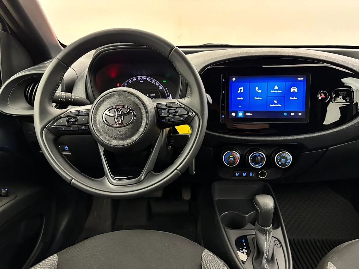 Vehicle image 18
