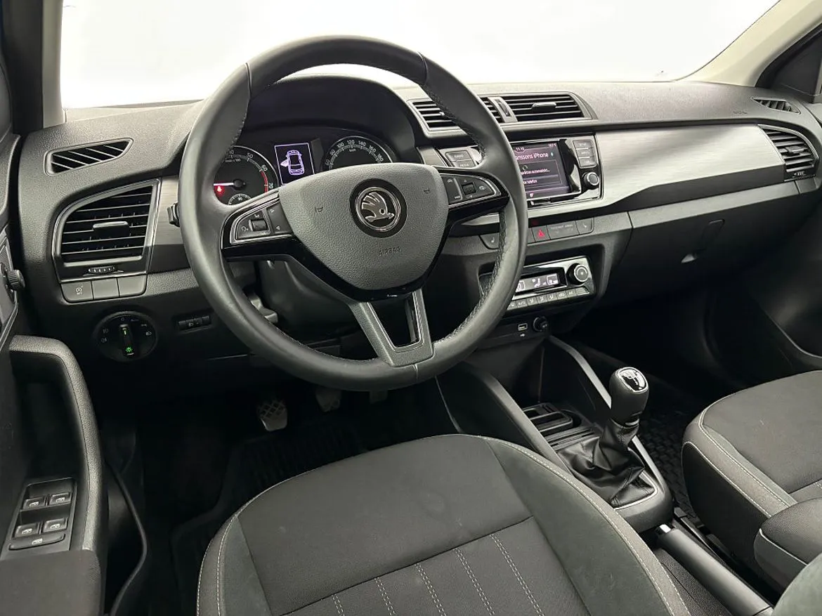 Vehicle image 14