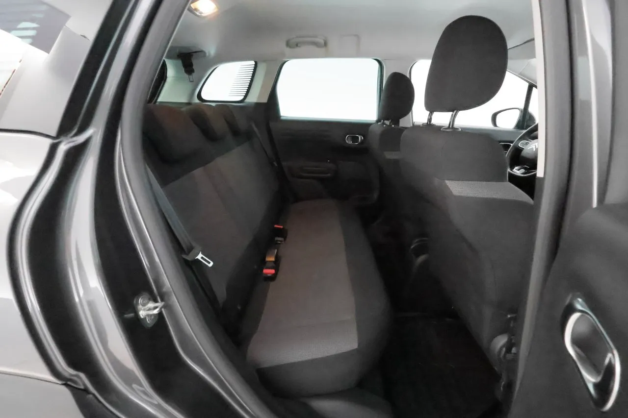 Vehicle image 16
