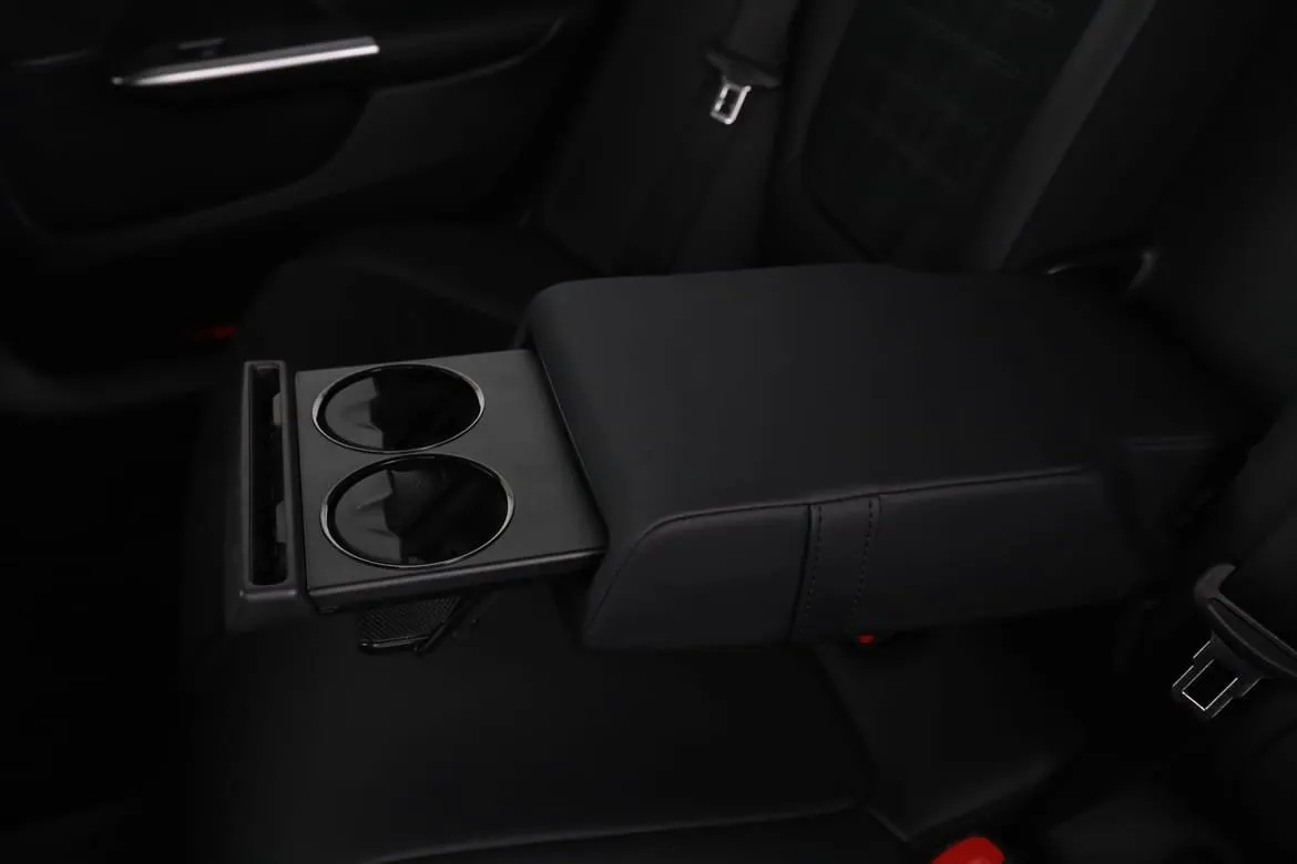 Vehicle image 34