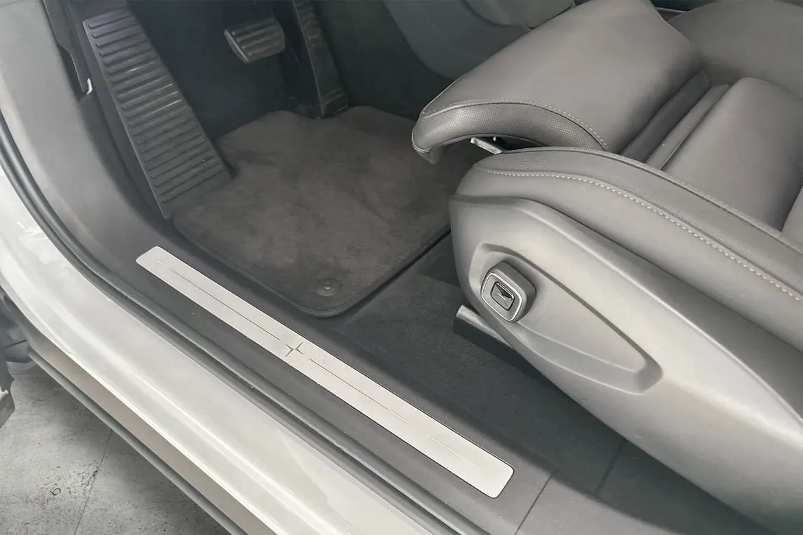 Vehicle image 26