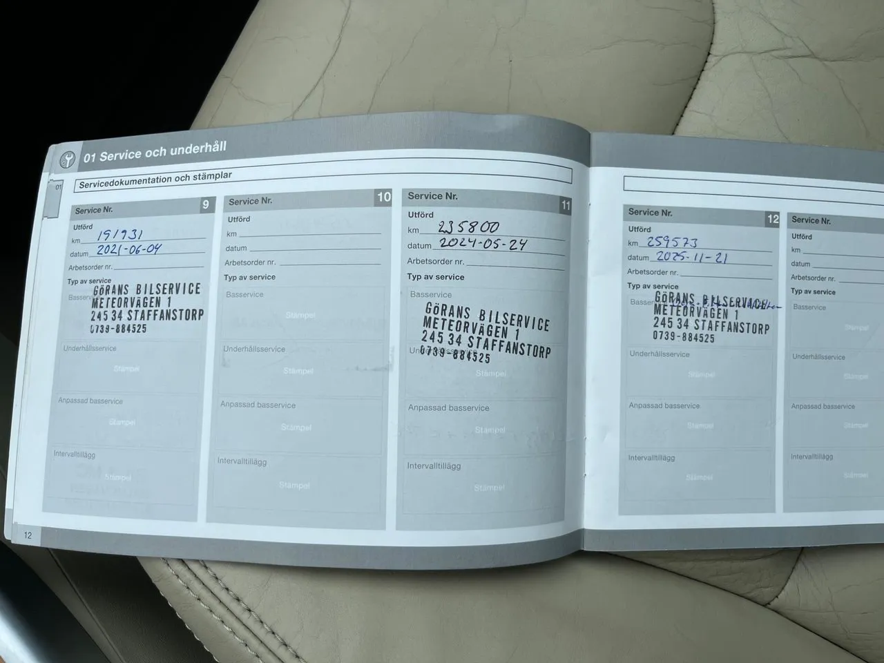 Vehicle image 12