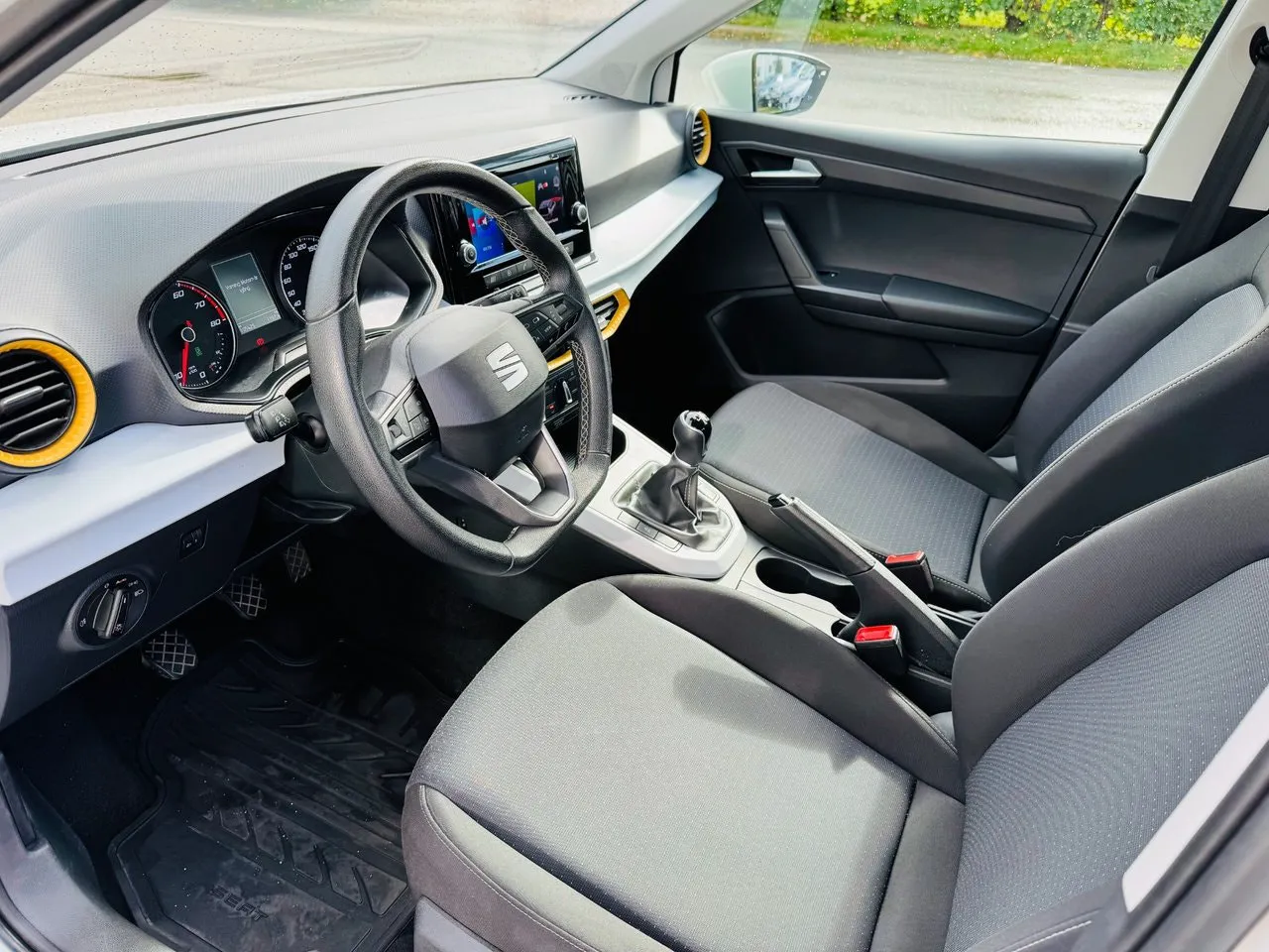 Vehicle image 7