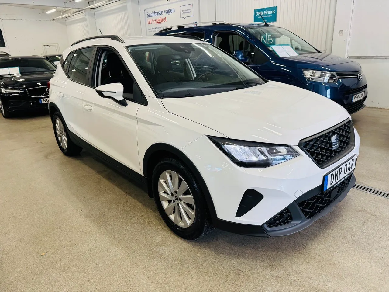 Vehicle image 10
