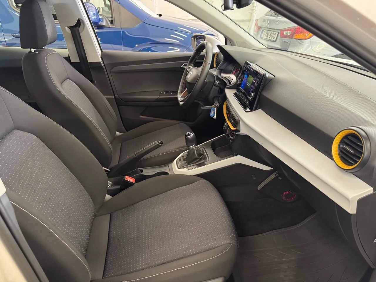 Vehicle image 14