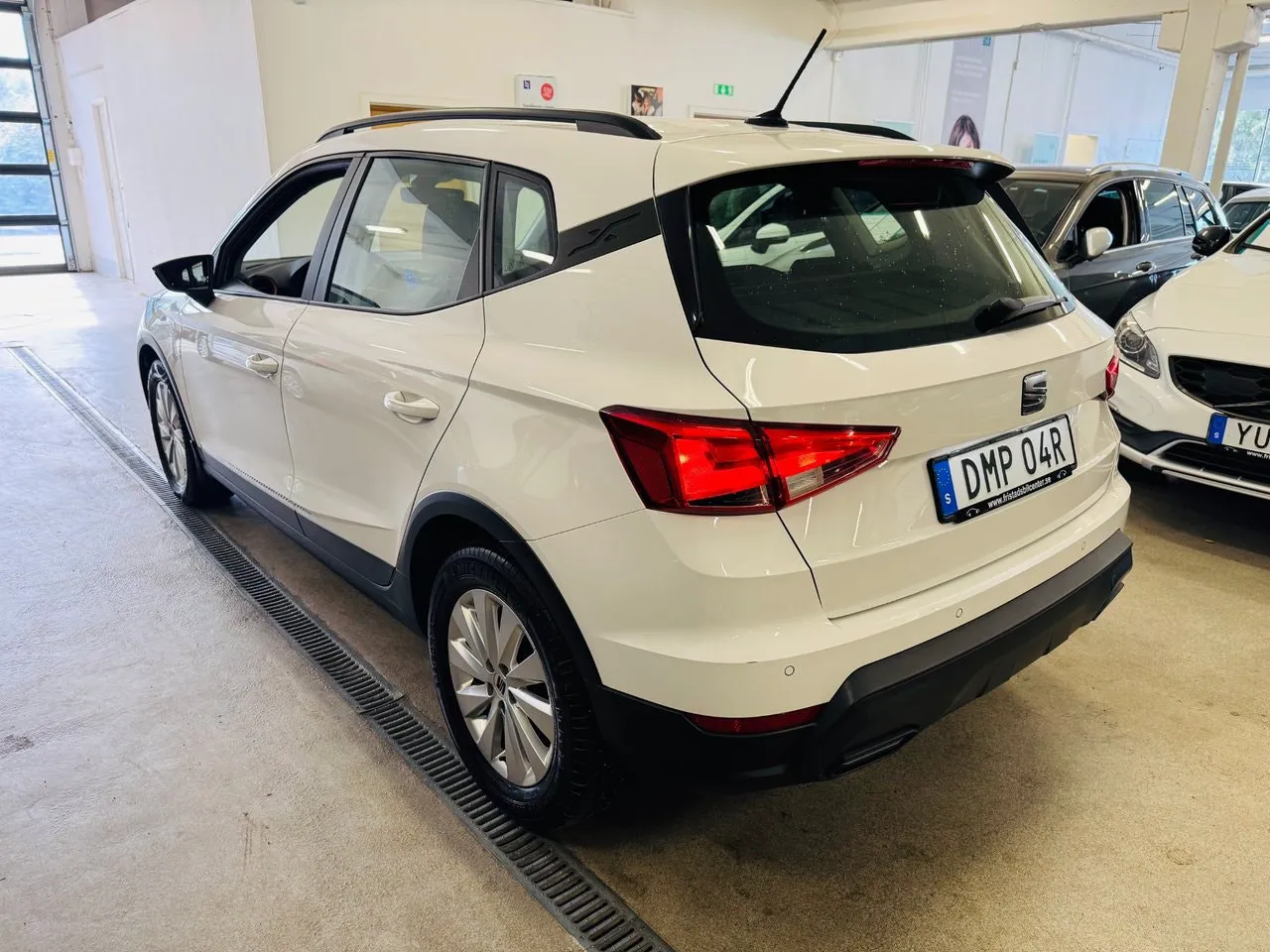 Vehicle image 13
