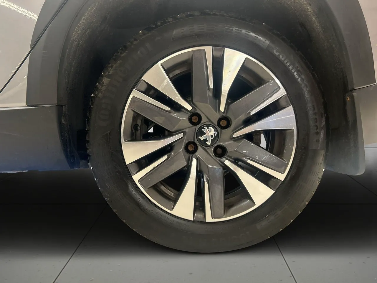 Vehicle image 13