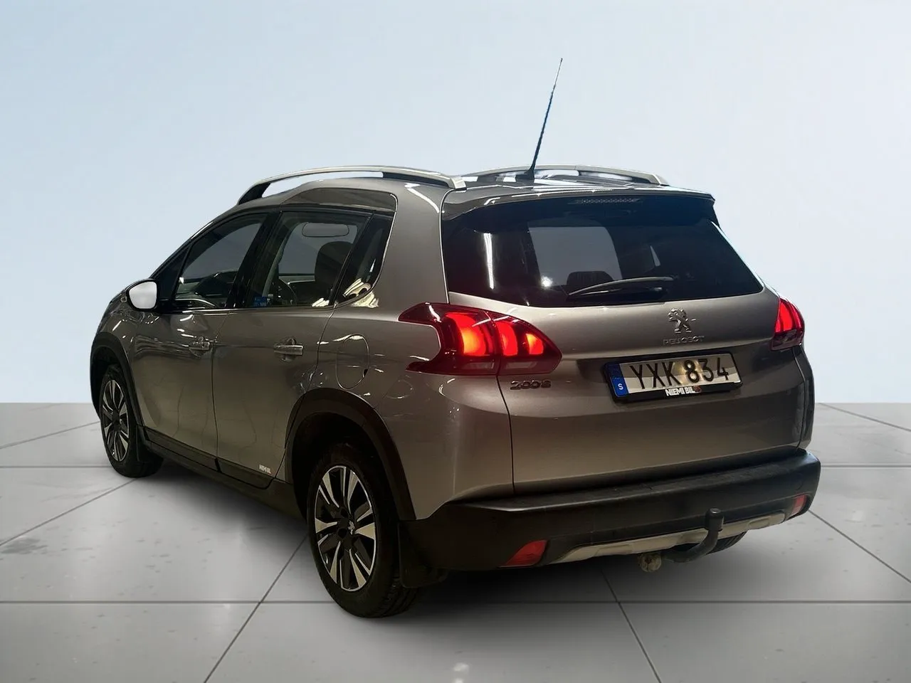 Vehicle image 4