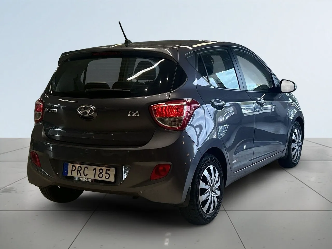 Vehicle image 5